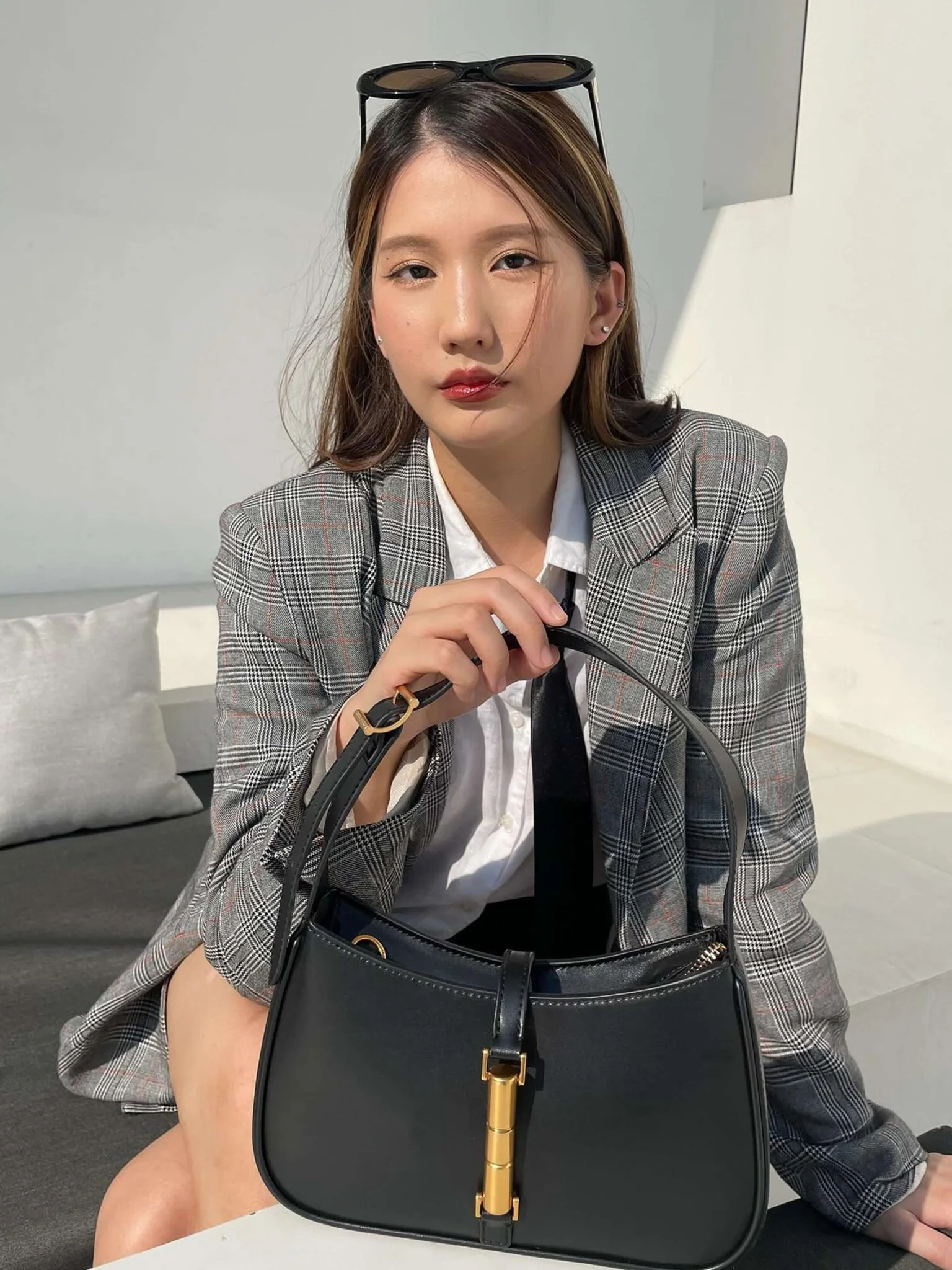 Rose clutch with strap - Image 6